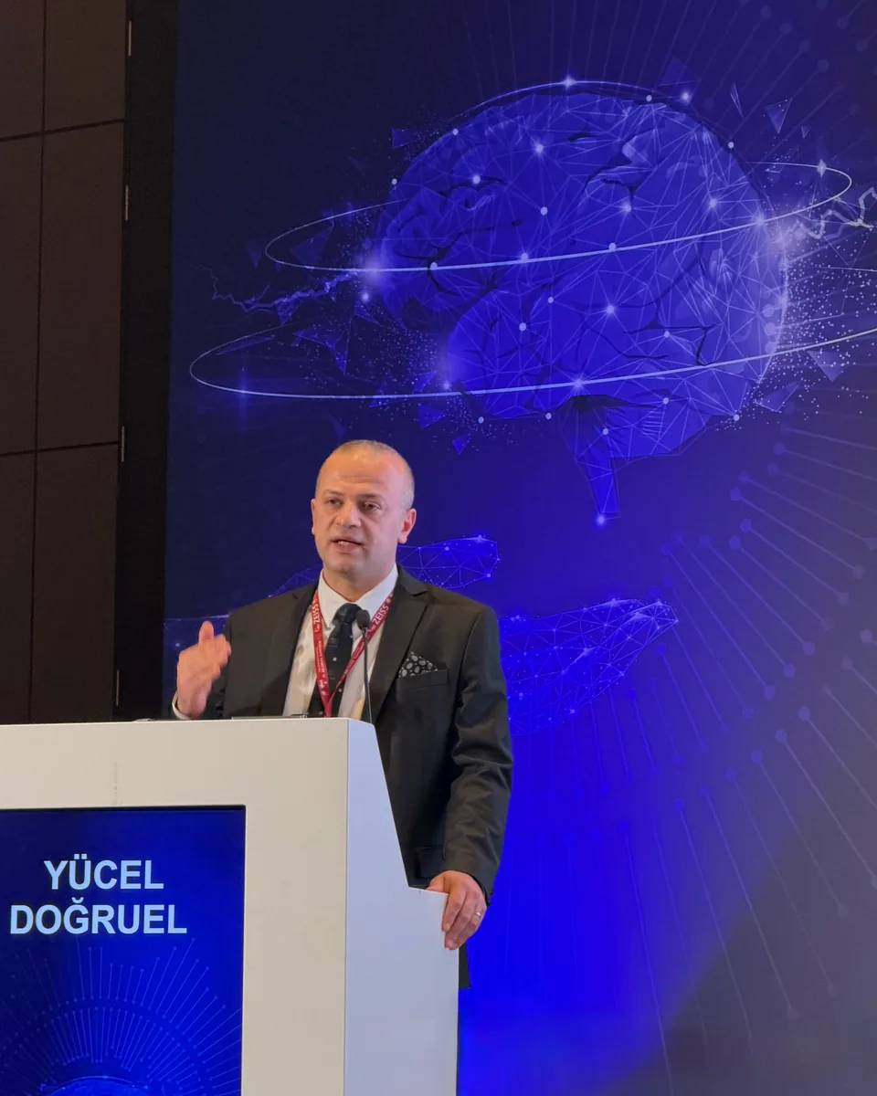 Yücel Doğruel speaking at a congress podium